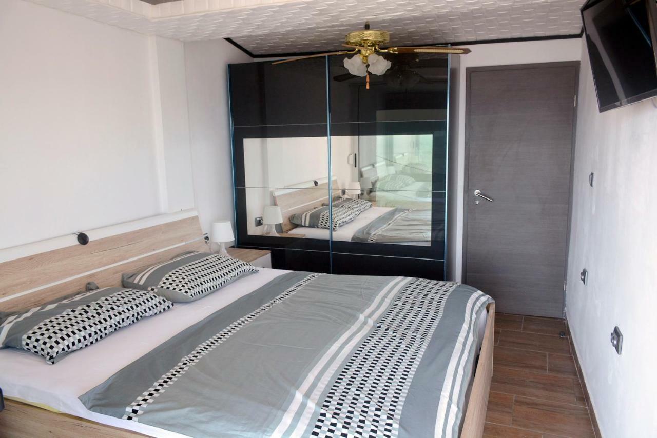 Villa Iva Pisak Luaran gambar